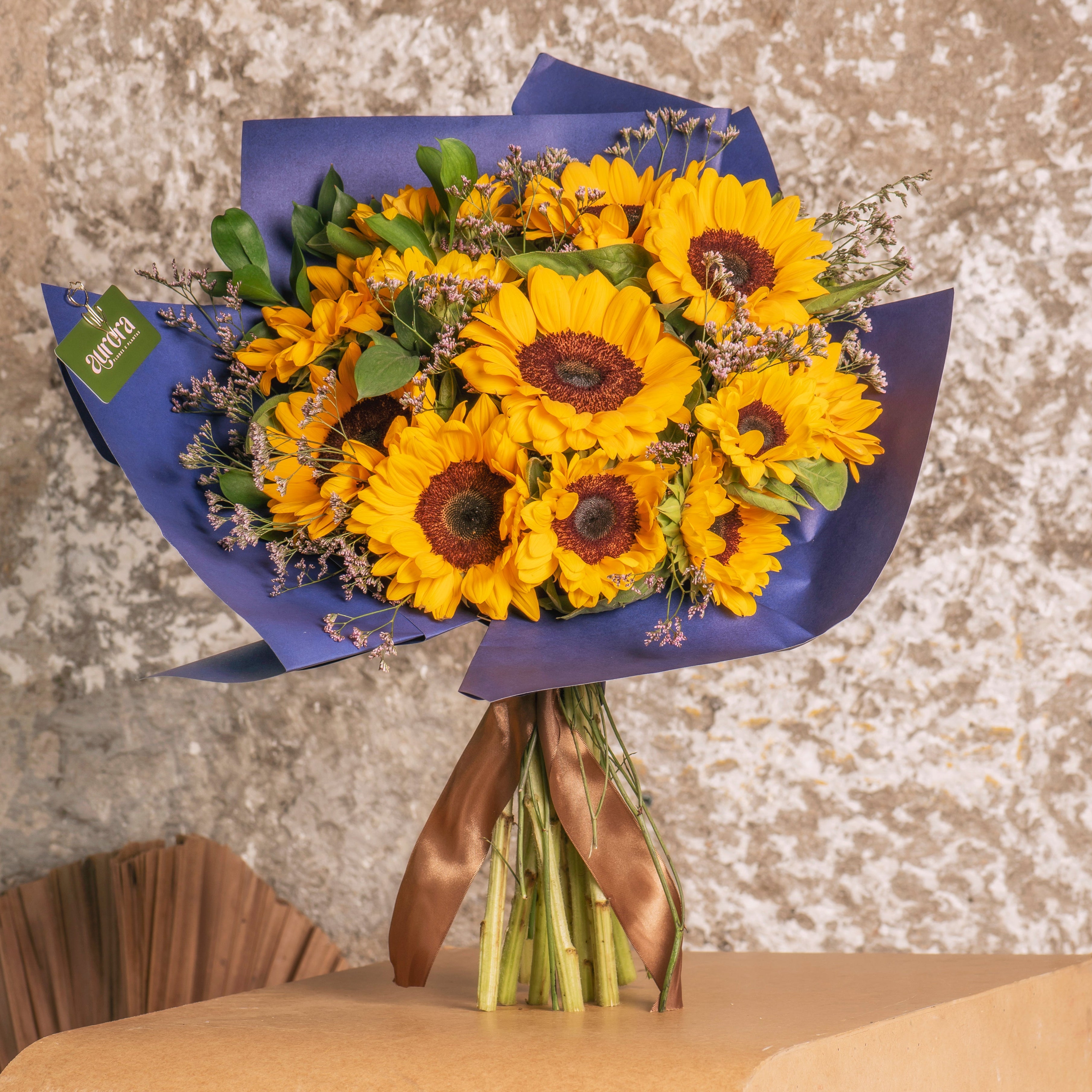 Sunny Premium - Buquê de 12 girassóis