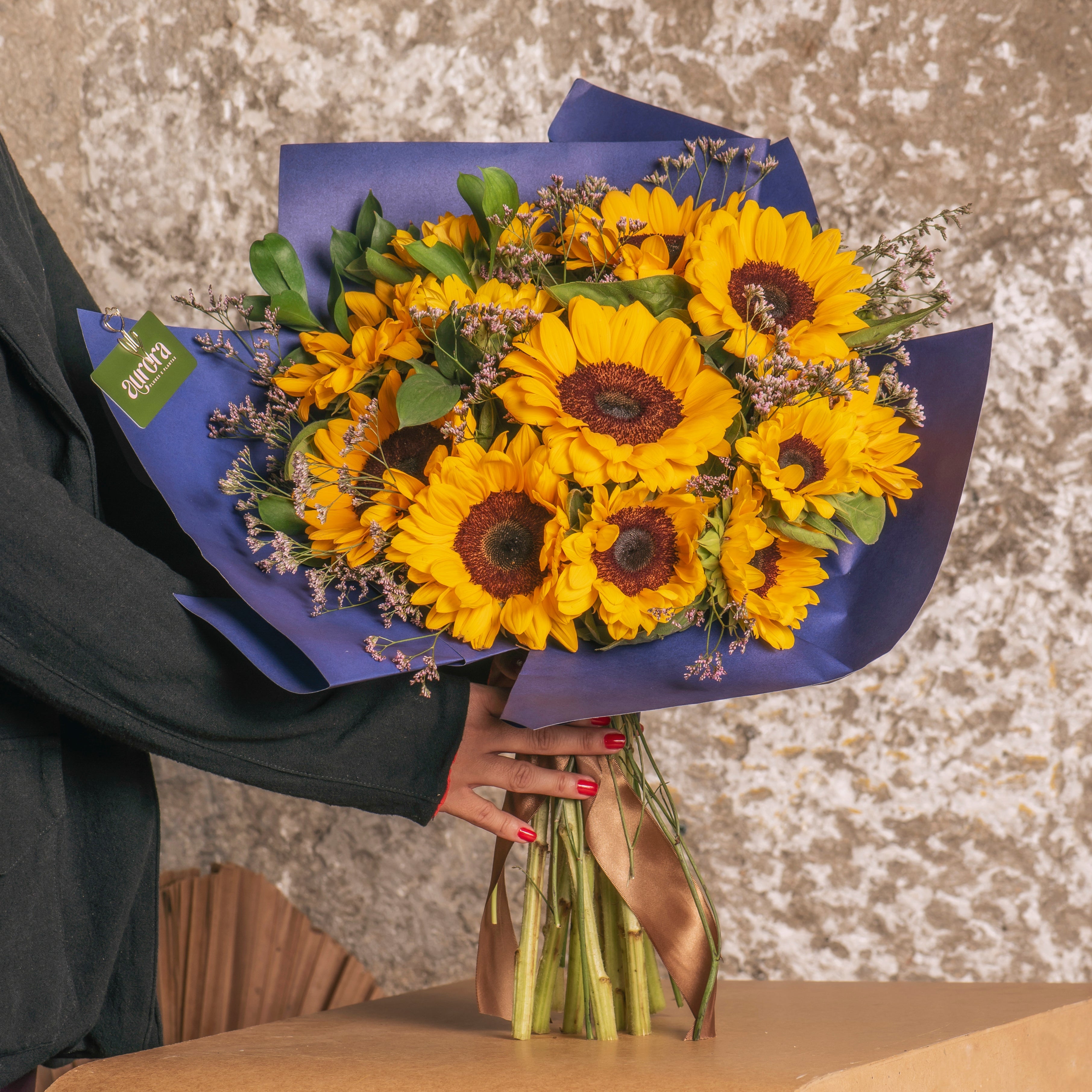Sunny Premium - Buquê de 12 girassóis