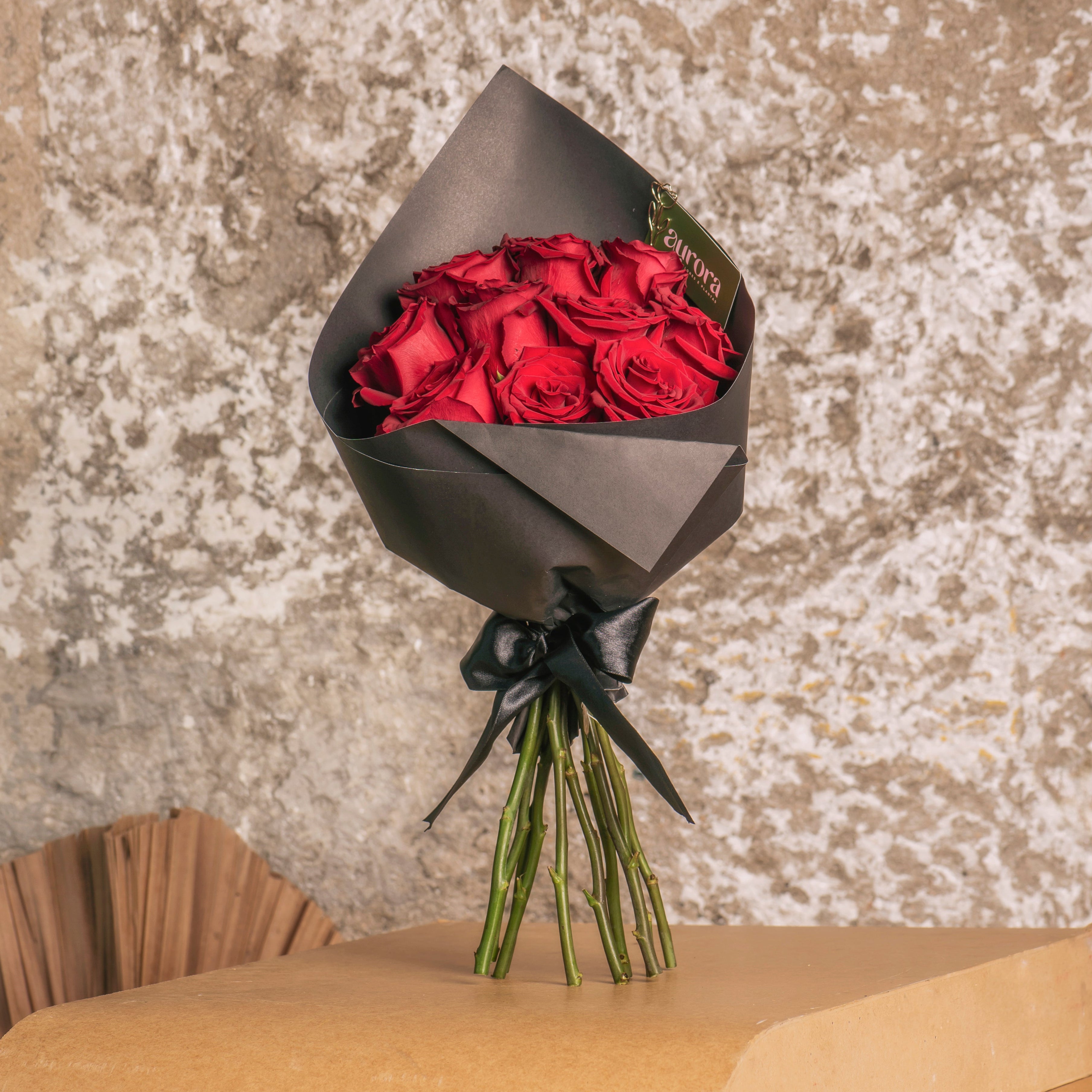 Vermelho Clássico - Buquê de 10 rosas colombianas